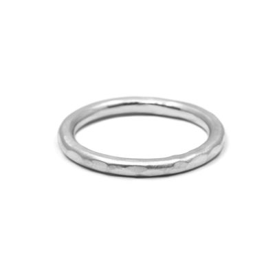 Bague homme Jon anneau rond martelé 2.50mm argent
