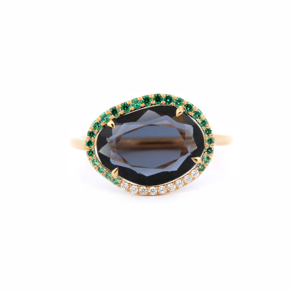 Bague La Lonja, or jaune, spinelle, émeraudes et diamants