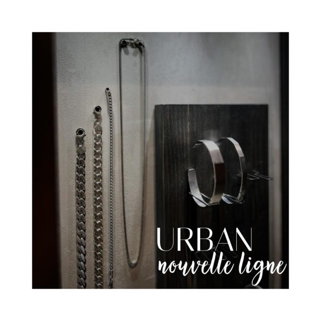 • URBAN •

Nouvelle ligne graphique, minérale, forte et affirmée en argent massif
On aime !!

#reveriesdeve #bijouxfaitsmain #joailleriegeneve #creatricesuisse #bijouxargent #argentrecyclé