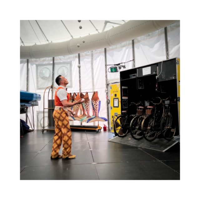 • CIRQUE DU SOLEIL •

Les Rêveries d’Eve sont les invitées backstage du Cirque du Soleil. Le rêve continue! 

#reveriesdeve #reve #geneve #cirquedusoleil #creatricesuisse #joailleriegeneve #bijouxunique
